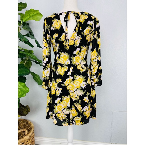 NWT LILLY START FLORAL LONG SLEEVE RUFFLE BLACK CASUAL SUMMER V Neck DRESS - Picture 4 of 4